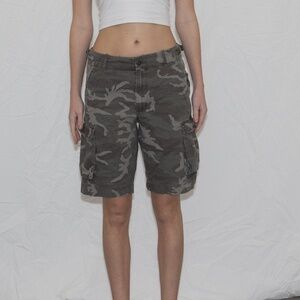 Y2k camo cargo shorts size 30 route 66 cotton